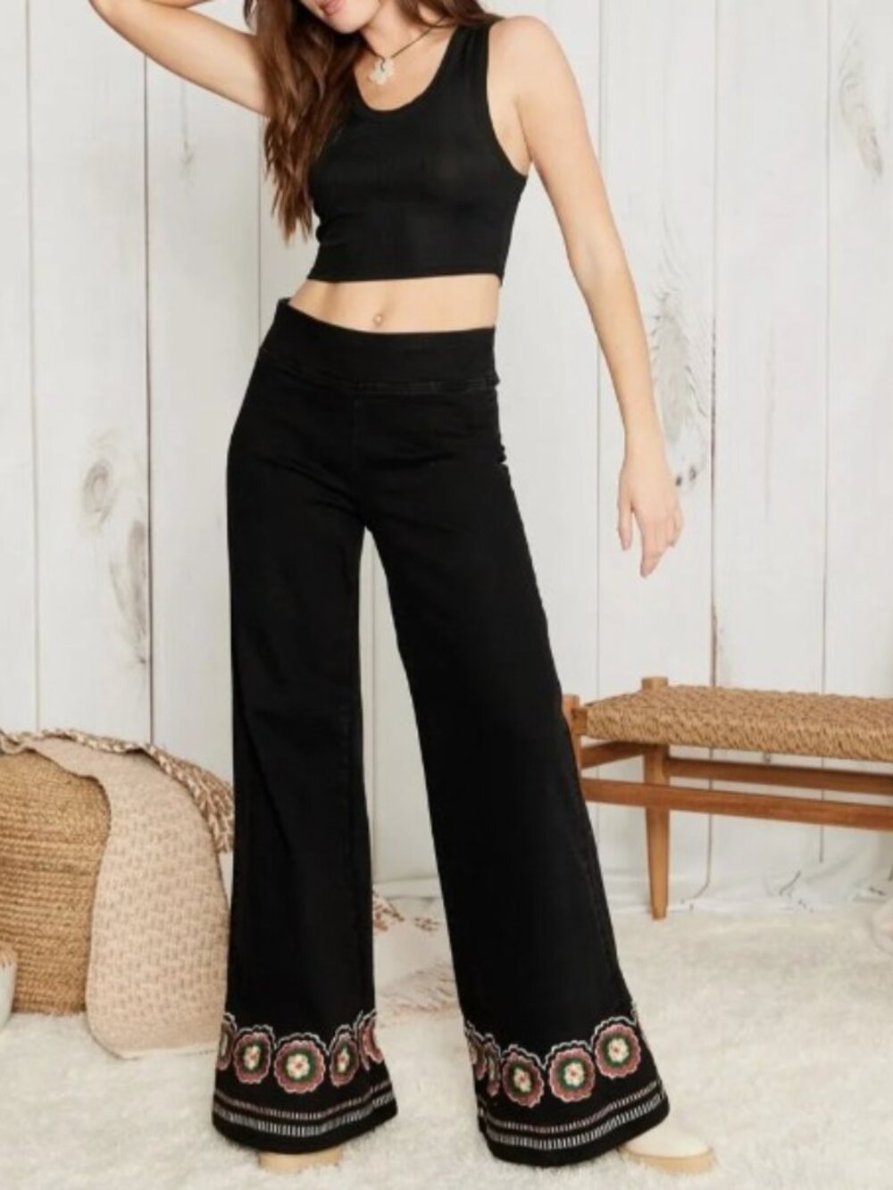 Driftwood Wyatt Embroidered Pull On Stretch Denim Flare‎ Jeans Medium NWT